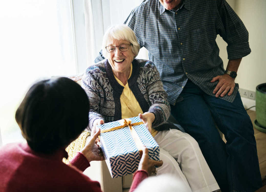 Gift Ideas for Seniors Relocating to Retirement Homes