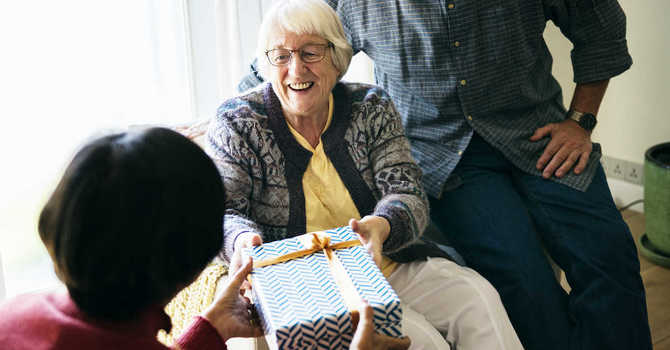 Gift Ideas for Seniors Relocating to Retirement Homes image